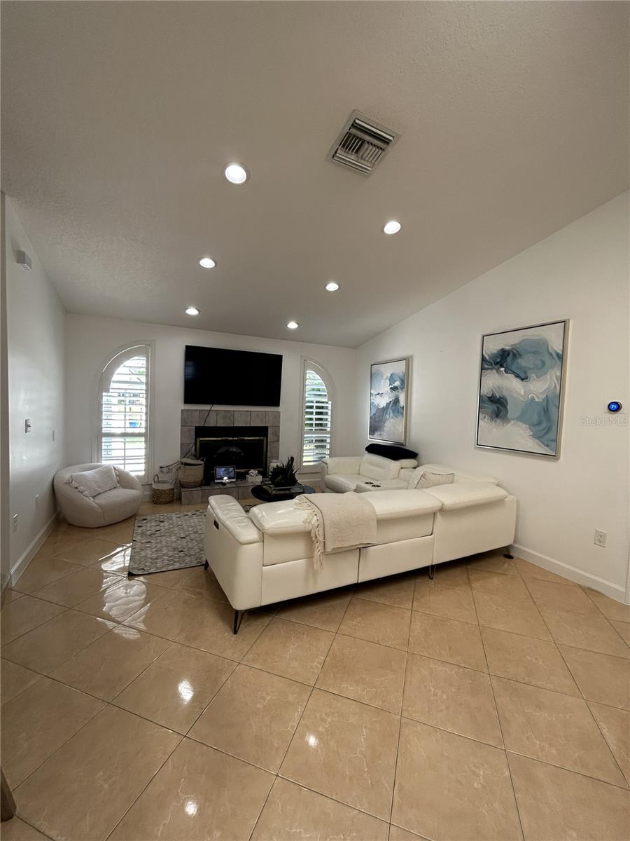 Image 3 of 28 For 1110 Craig Court