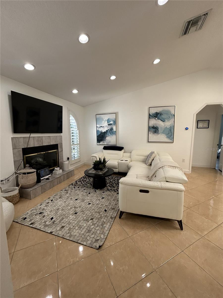 Image 4 of 28 For 1110 Craig Court