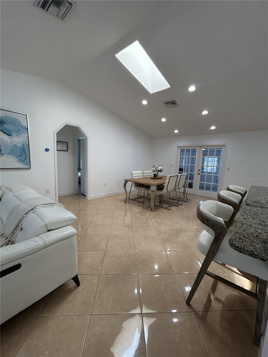 Image 5 of 28 For 1110 Craig Court