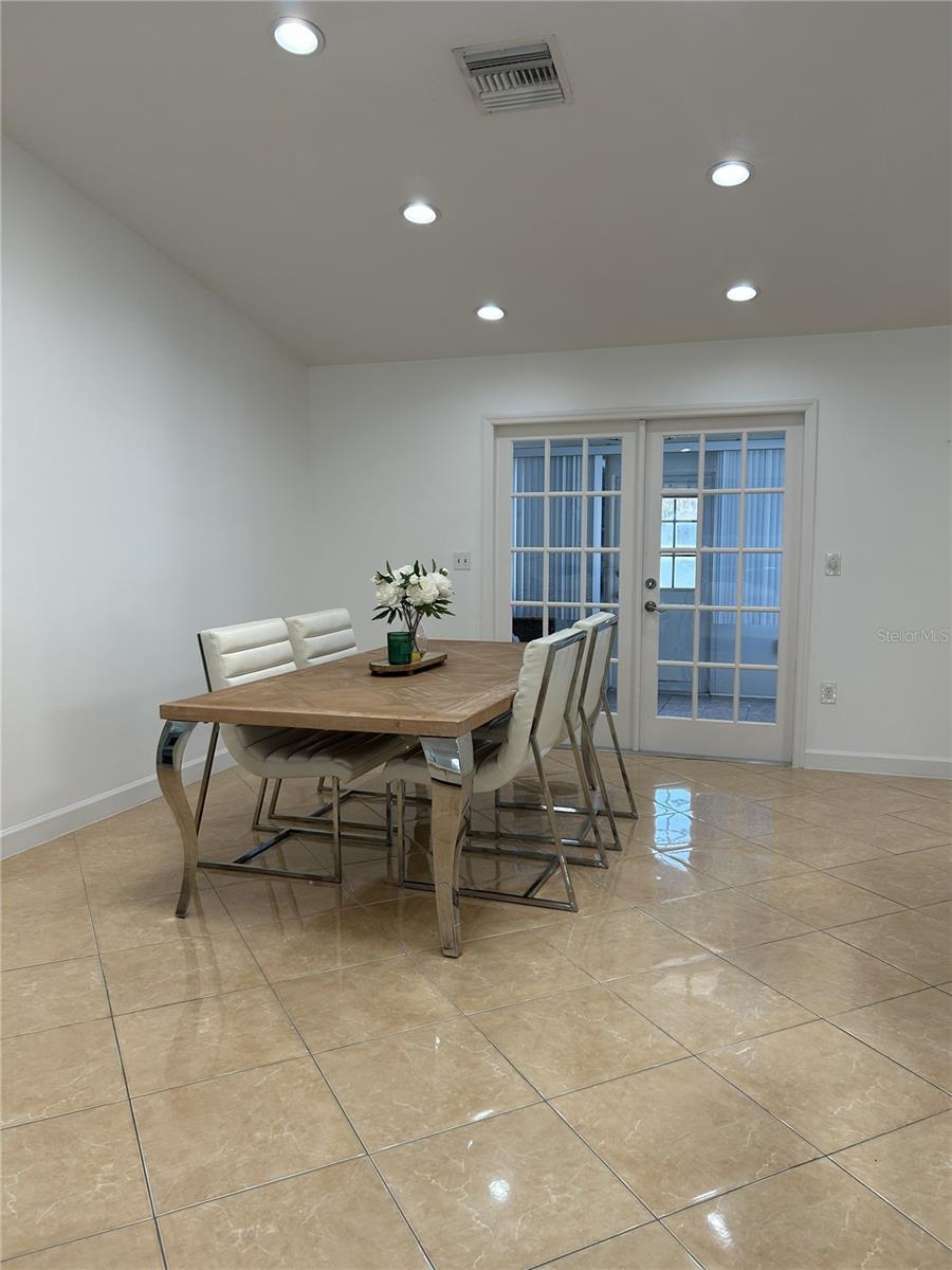 Image 7 of 28 For 1110 Craig Court