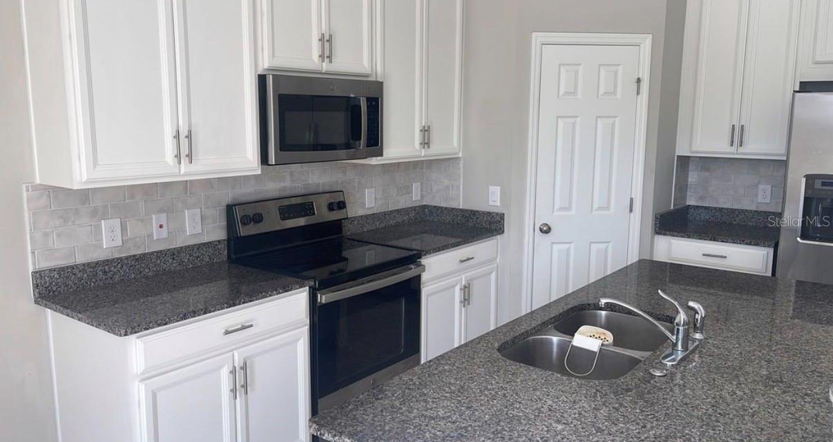 Image 4 of 14 For 10552 Salt Grove St