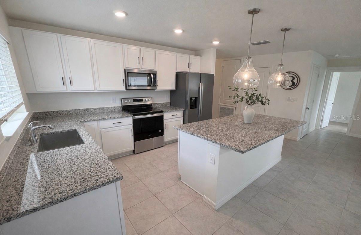 Image 4 of 14 For 433 Summer Grove Lane