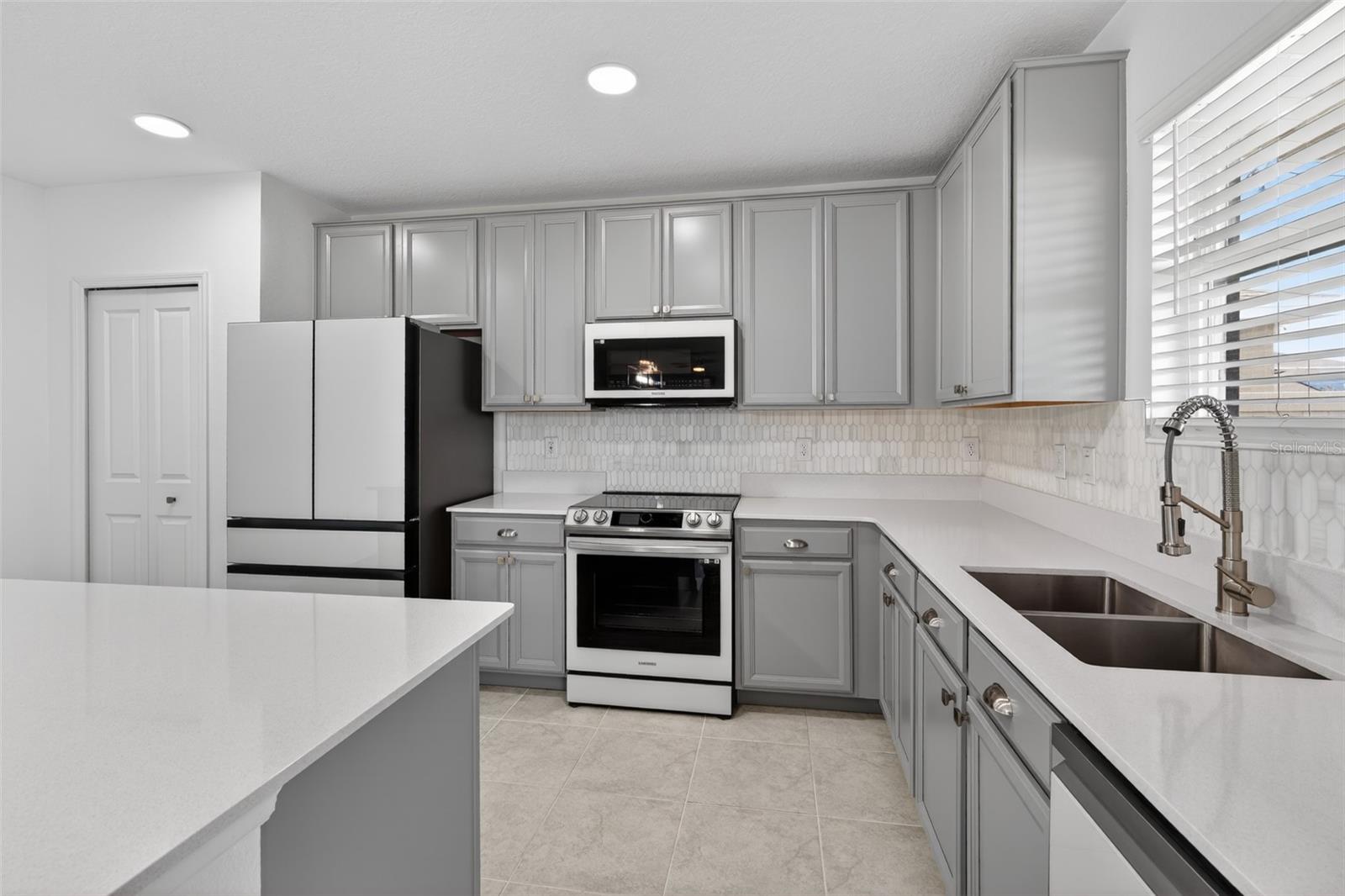 Image 11 of 37 For 124 Pineywoods Street