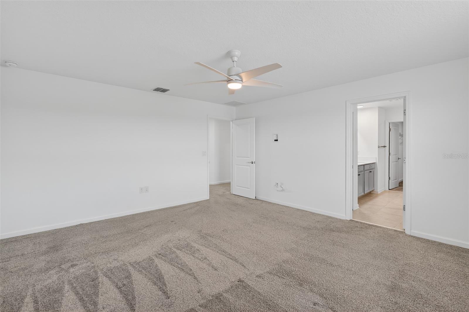 Image 24 of 37 For 124 Pineywoods Street