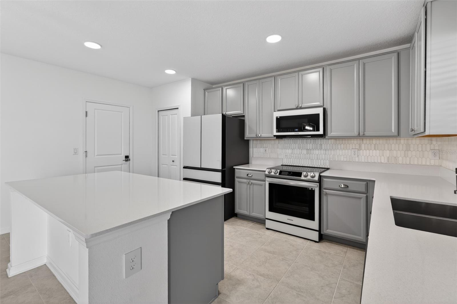 Image 8 of 37 For 124 Pineywoods Street