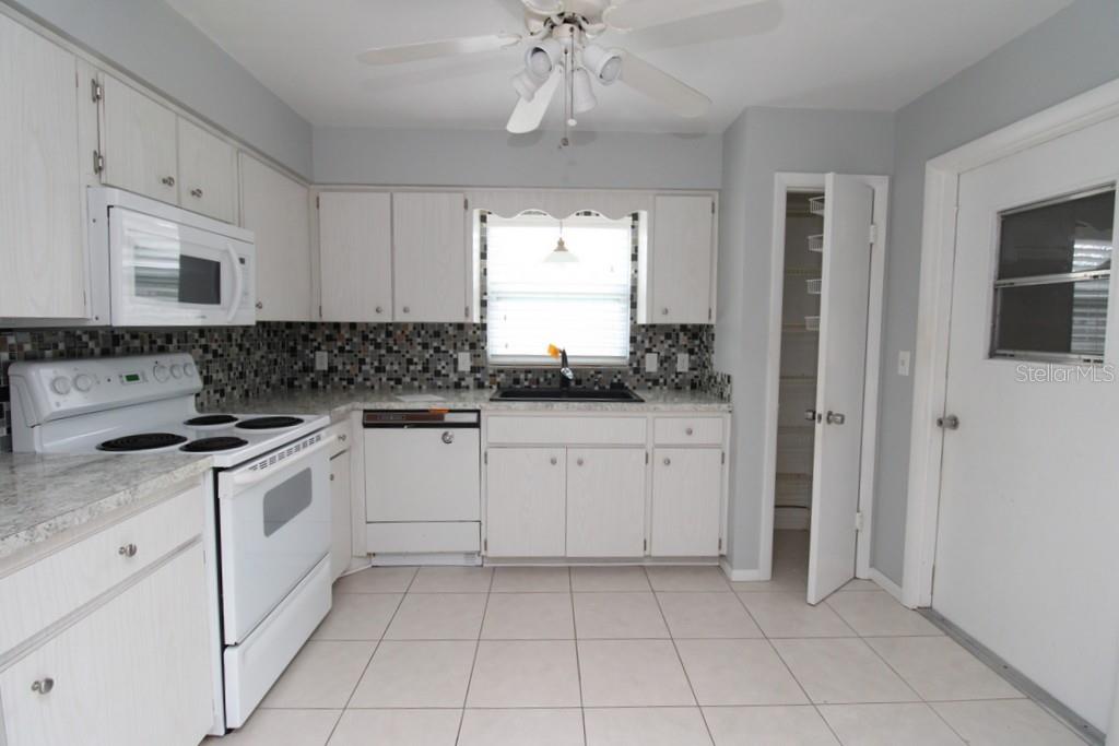 Image 12 of 22 For 2 Pine Run