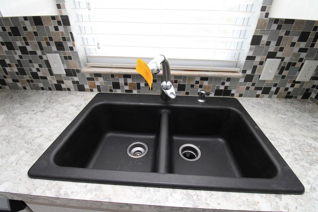 Image 13 of 22 For 2 Pine Run