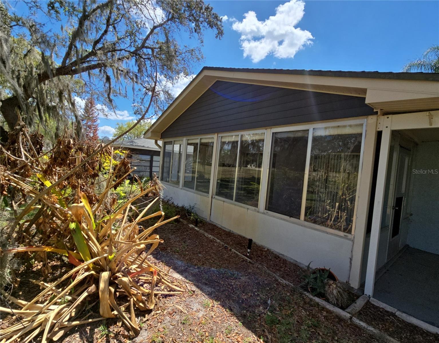 Image 2 of 22 For 2 Pine Run