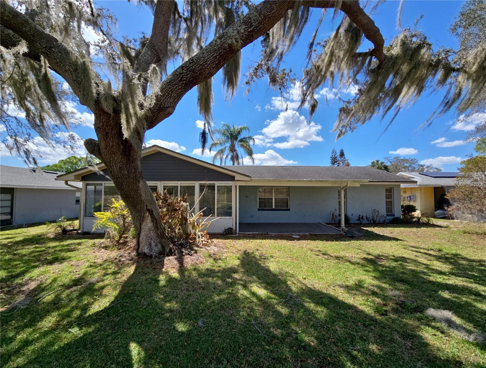 Image 4 of 22 For 2 Pine Run