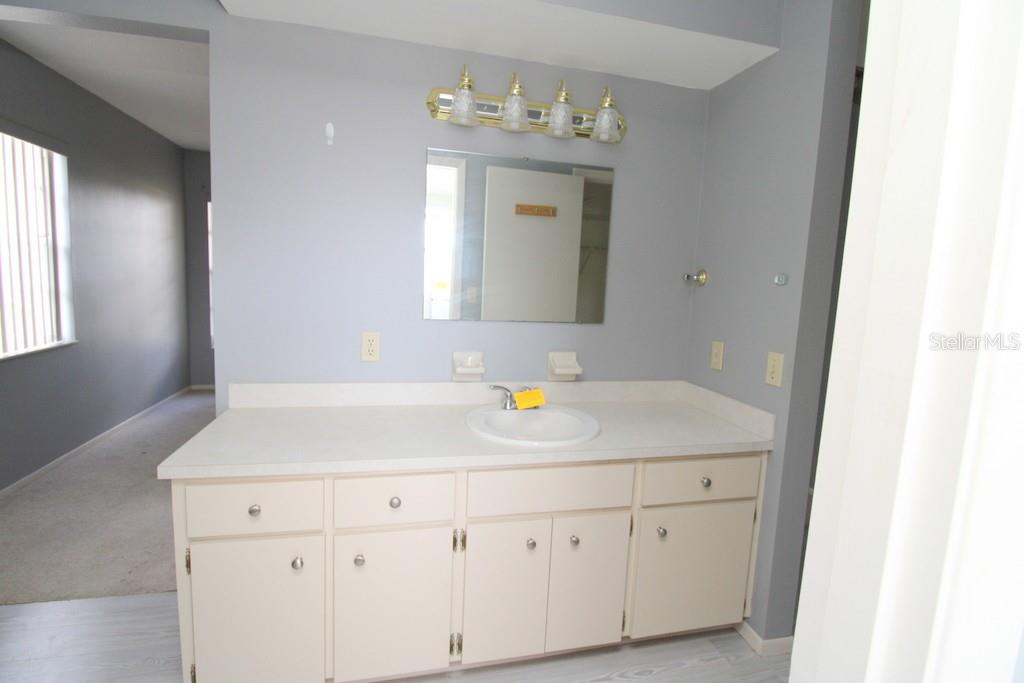 Image 9 of 22 For 2 Pine Run