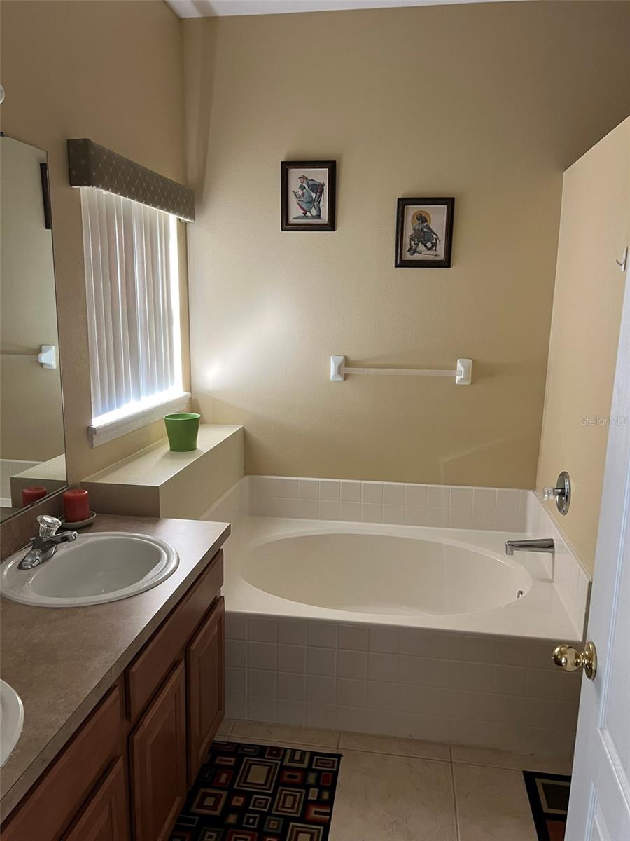 Image 14 of 20 For 948 Hacienda Circle