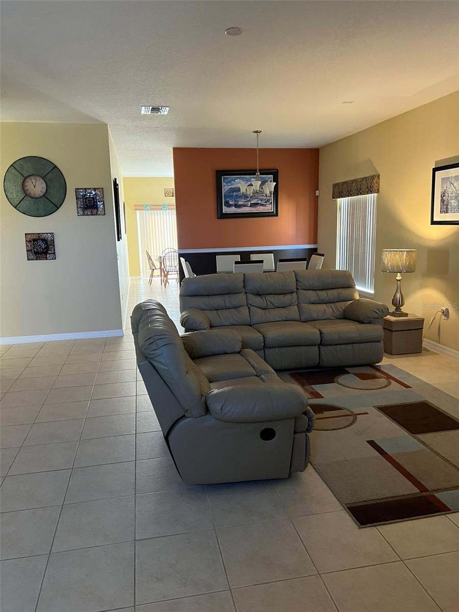 Image 3 of 20 For 948 Hacienda Circle