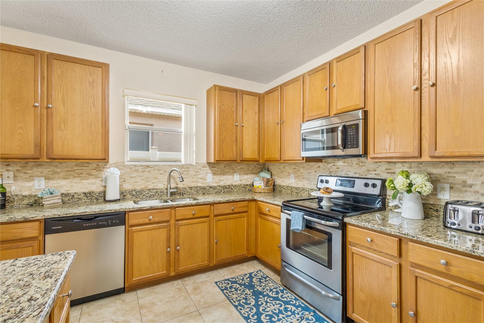 Image 12 of 35 For 422 Graystone Boulevard