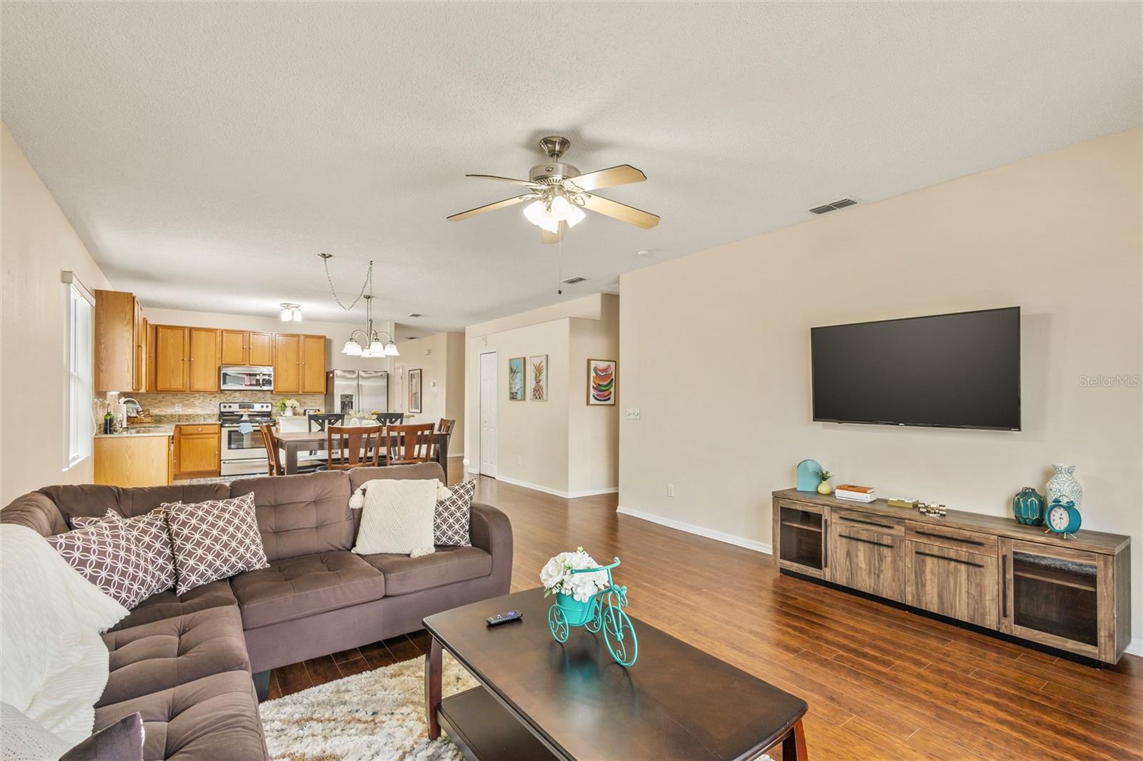 Image 17 of 35 For 422 Graystone Boulevard