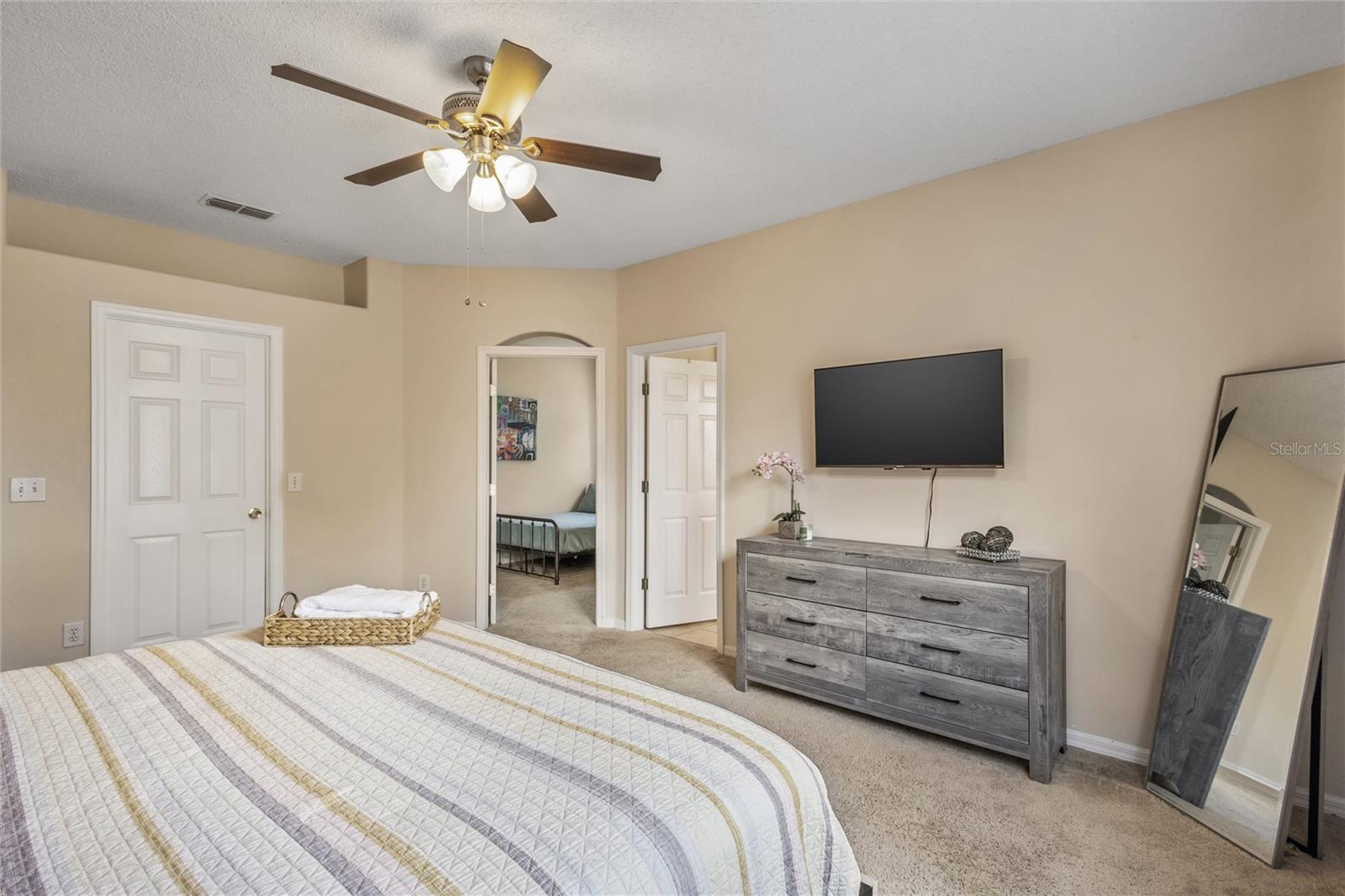 Image 21 of 35 For 422 Graystone Boulevard