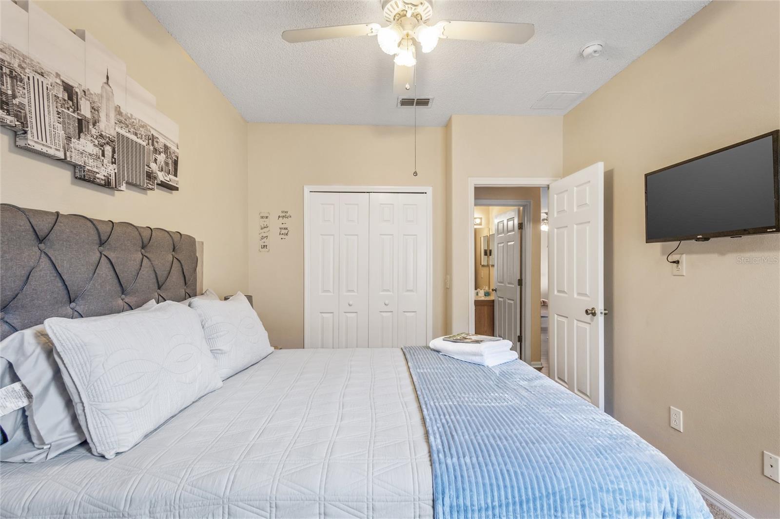 Image 26 of 35 For 422 Graystone Boulevard