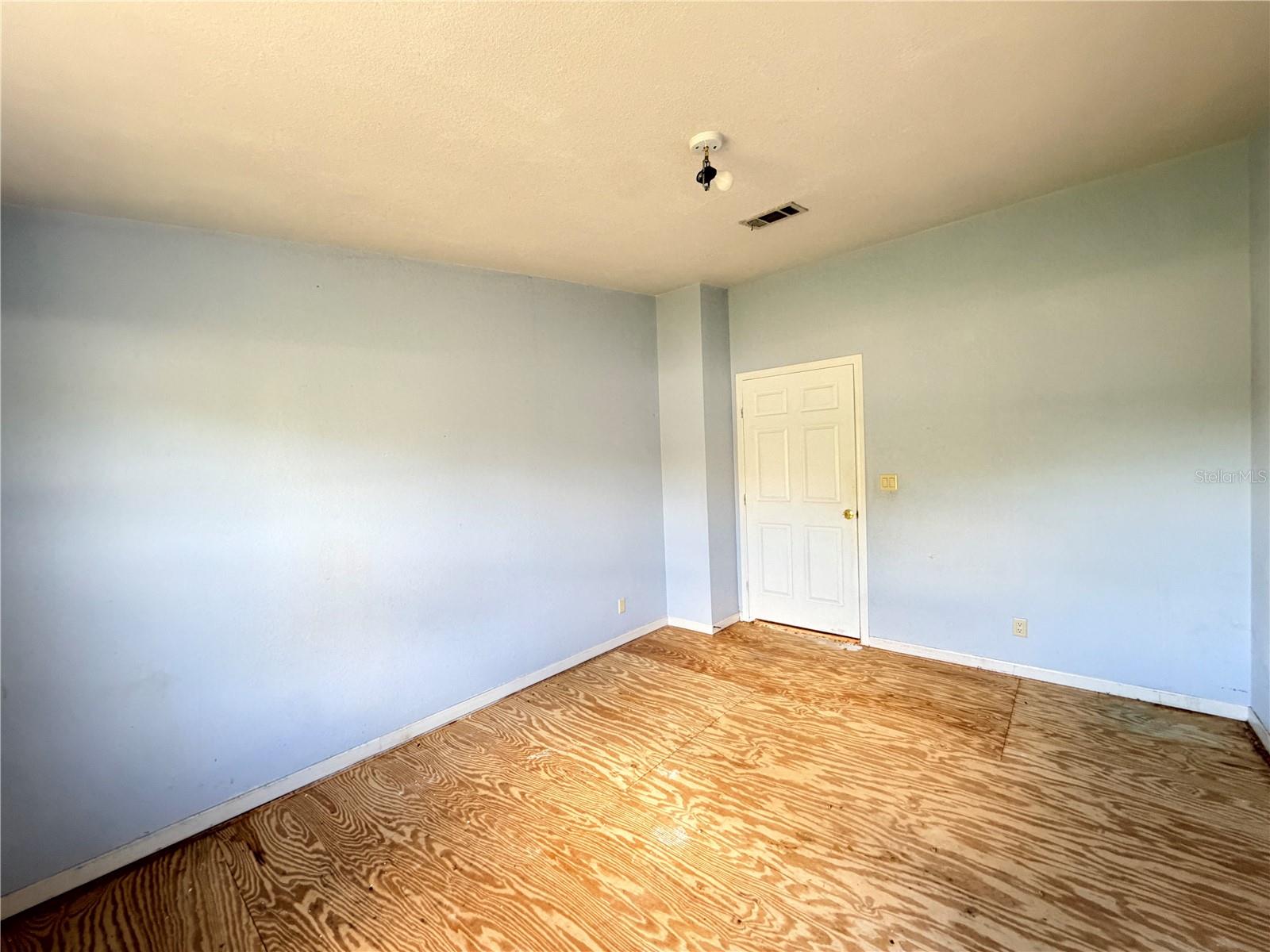 Image 16 of 23 For 1831 Winchester Court S