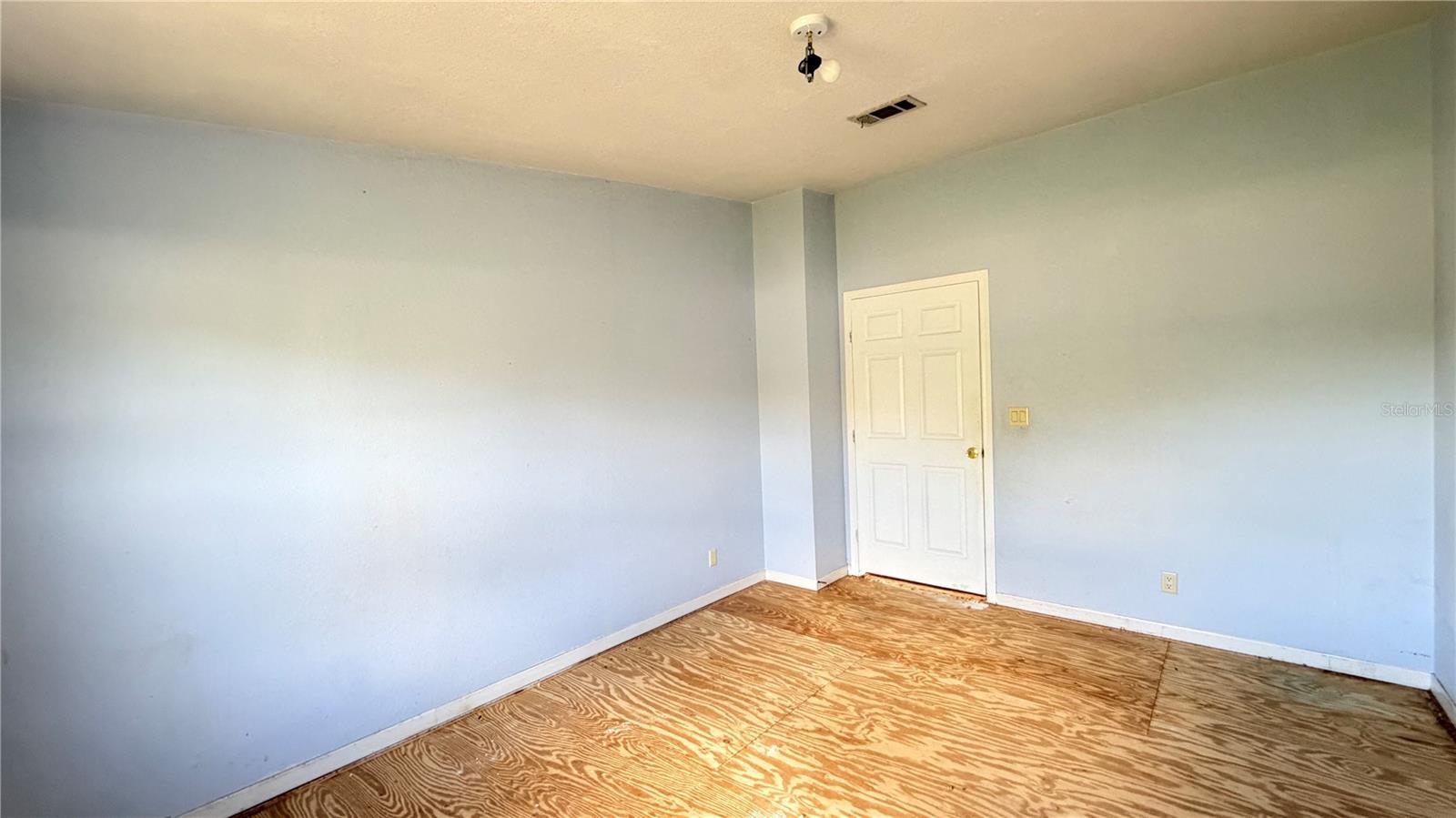 Image 21 of 23 For 1831 Winchester Court S