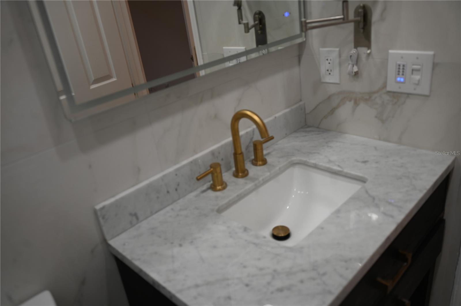 Image 10 of 27 For 8800 Oak Landings Court