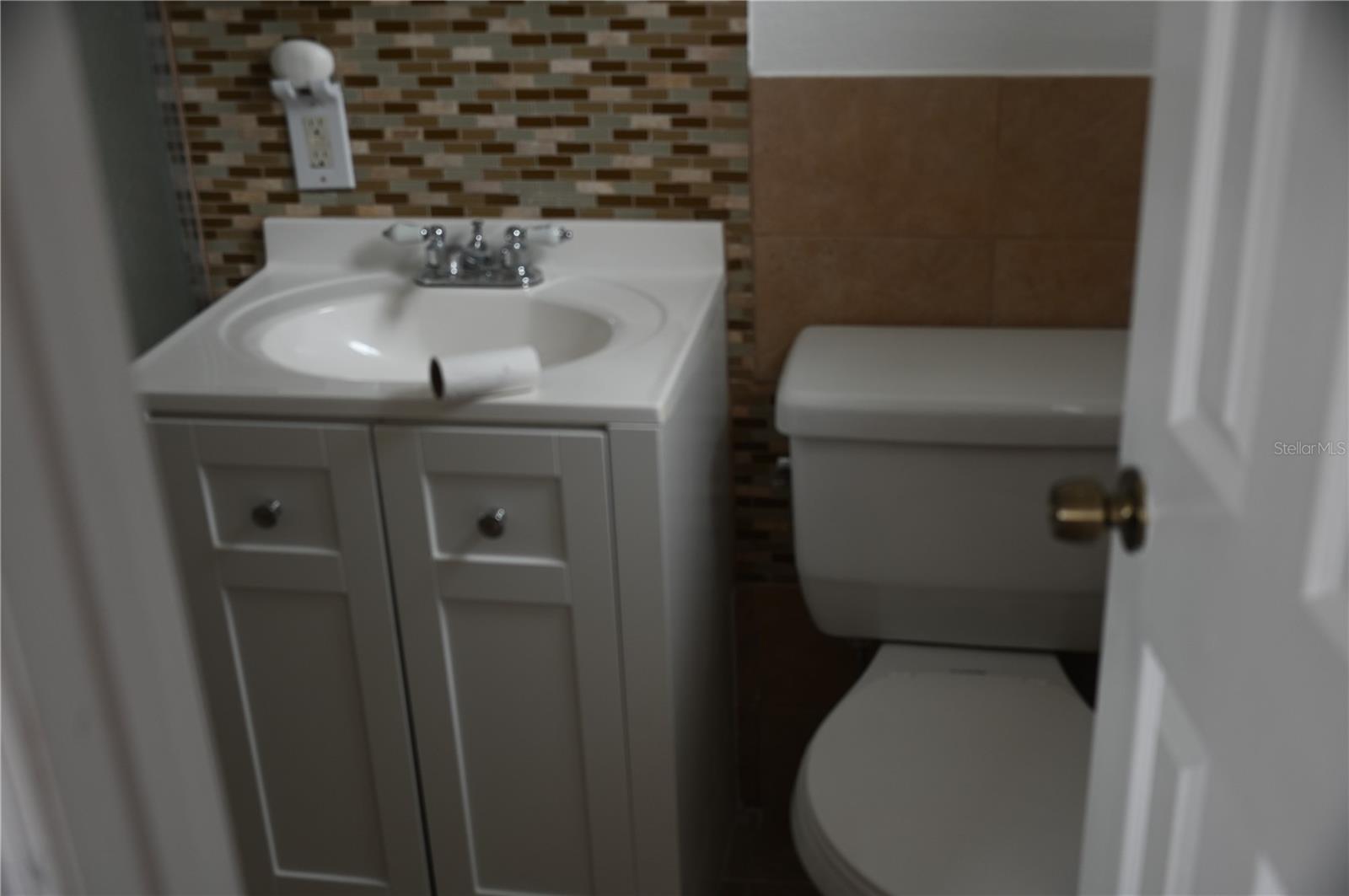 Image 26 of 27 For 8800 Oak Landings Court