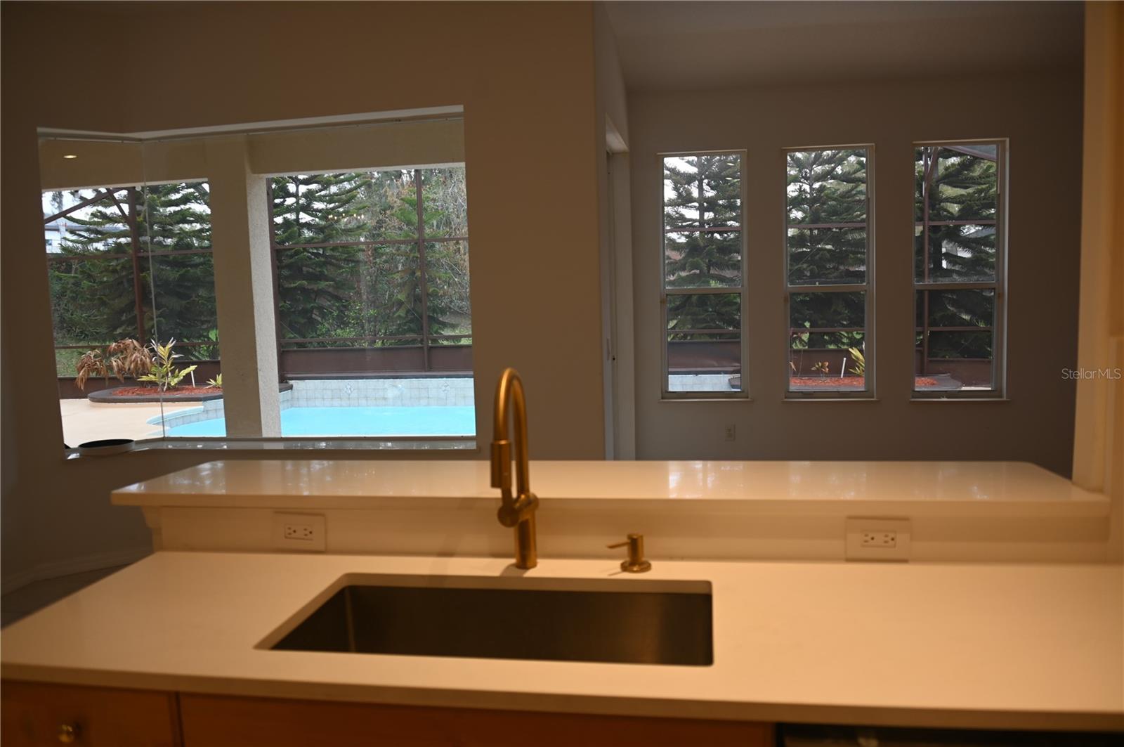 Image 6 of 27 For 8800 Oak Landings Court