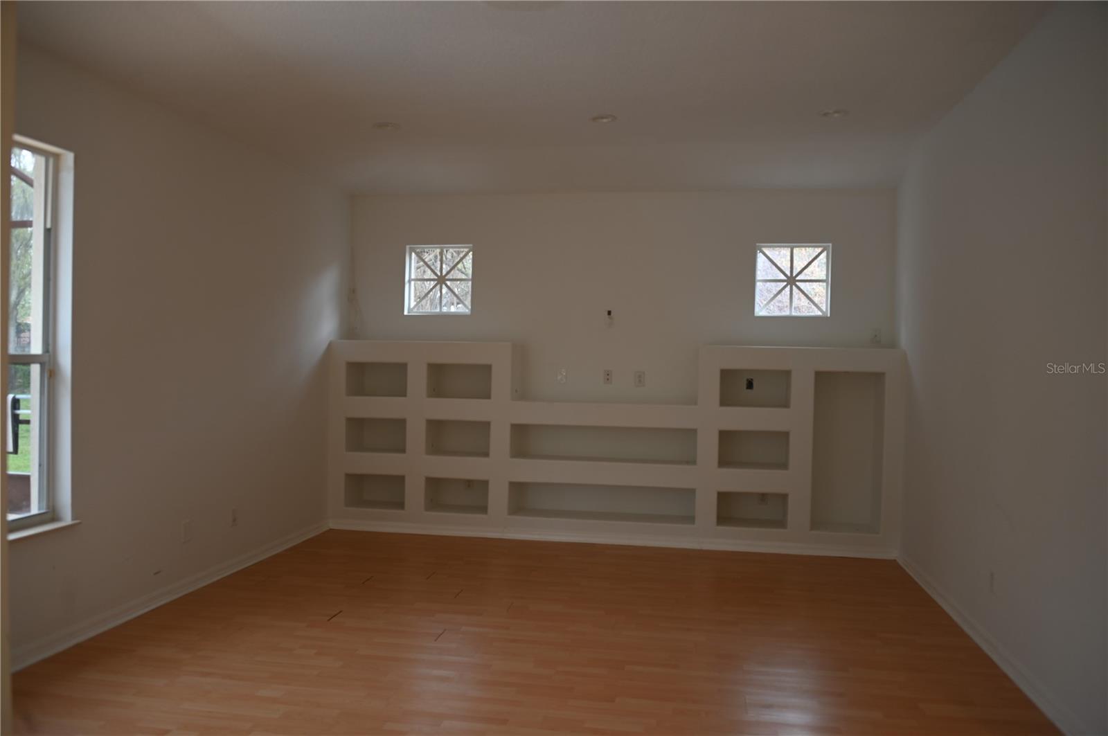 Image 8 of 27 For 8800 Oak Landings Court