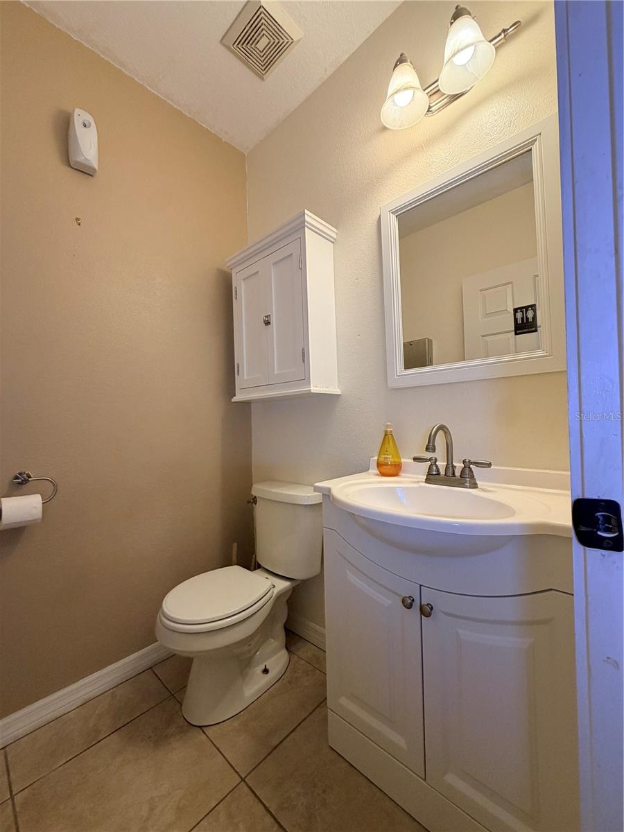 Image 18 of 18 For 1400 Oak Street F