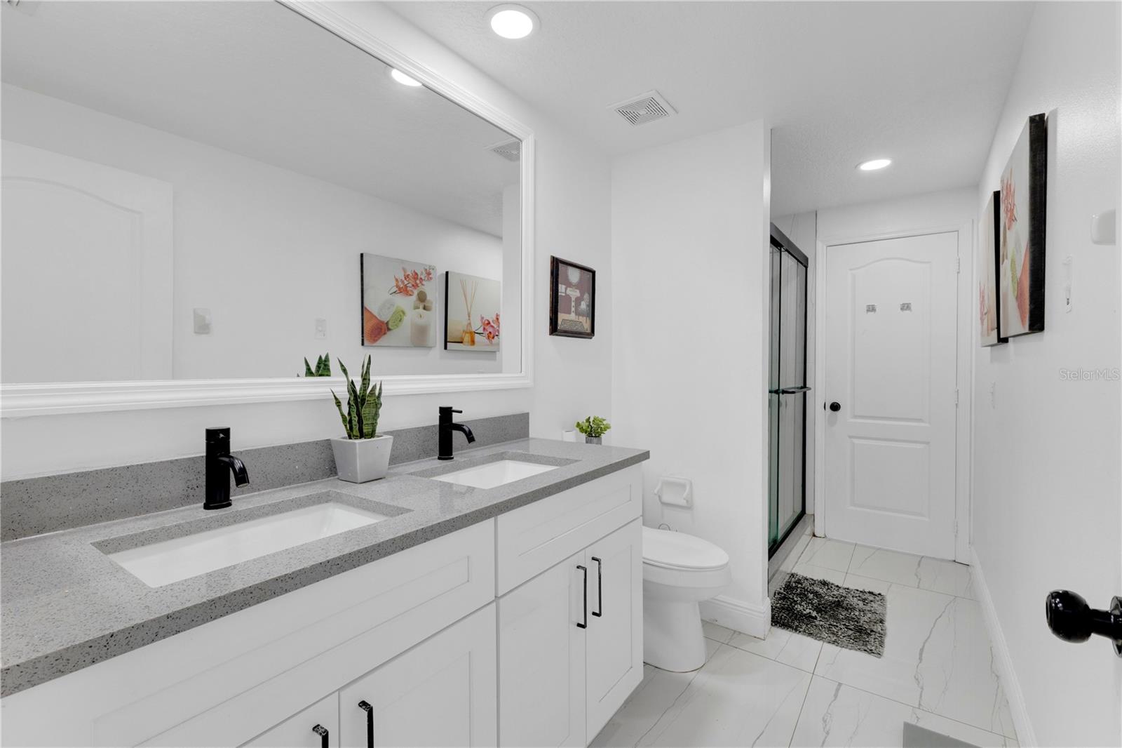 Image 14 of 32 For 2654 Hawthorne Lane