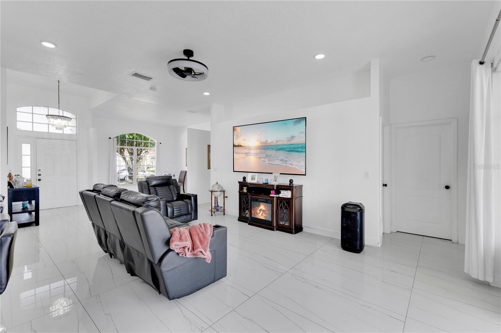 Image 6 of 32 For 2654 Hawthorne Lane