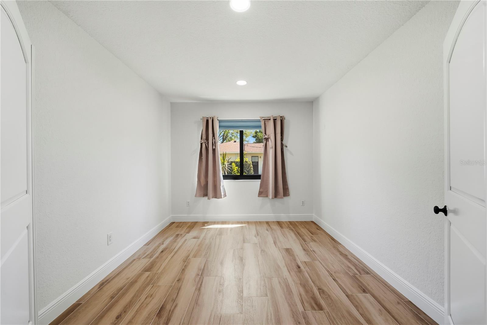 Image 16 of 44 For 2225 Flanders Road