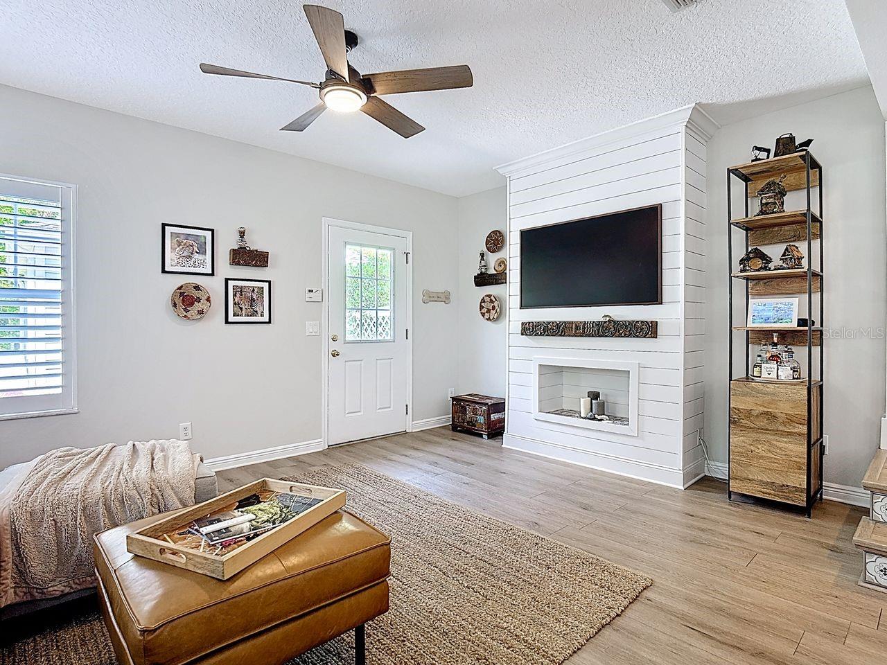 Image 17 of 47 For 1043 Nash Dr  1043