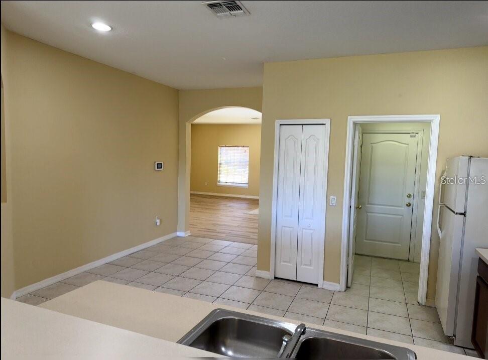 Image 7 of 27 For 1008 Hacienda Circle