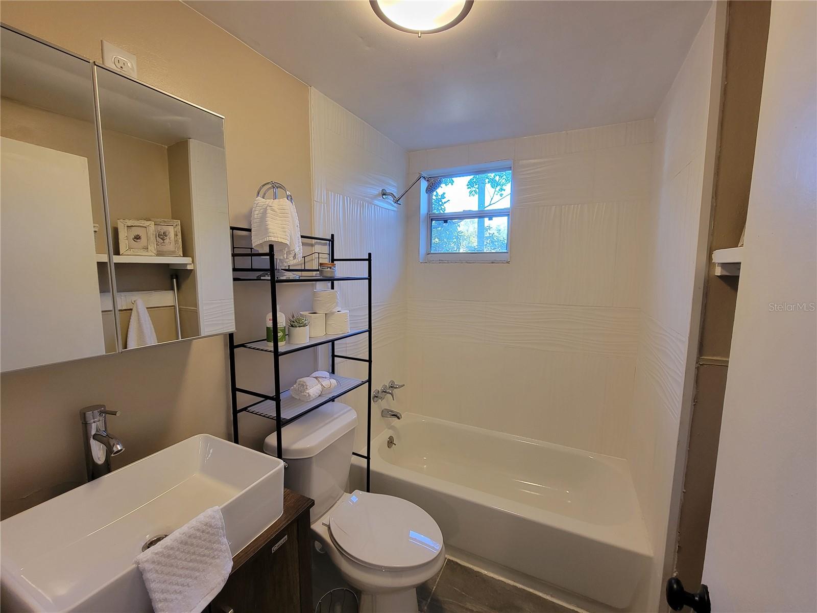 Image 25 of 29 For 717 Illinois Avenue