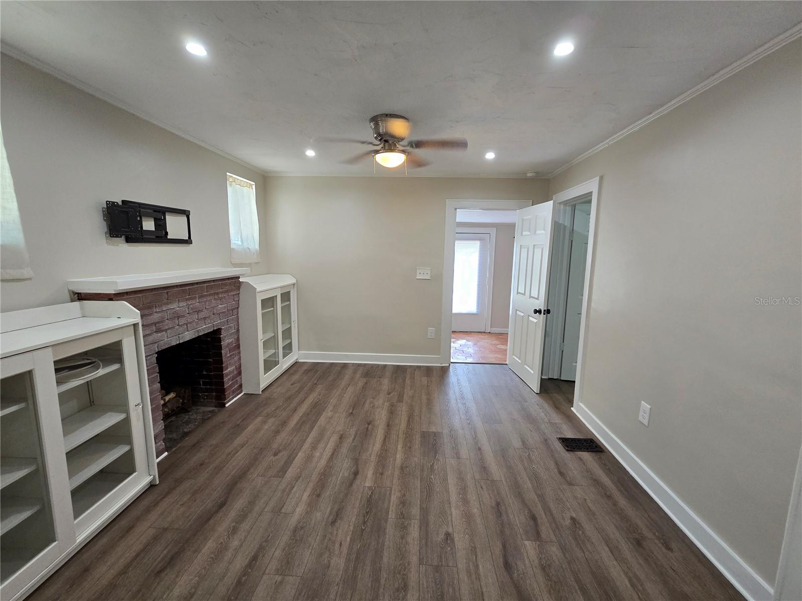 Image 5 of 29 For 717 Illinois Avenue