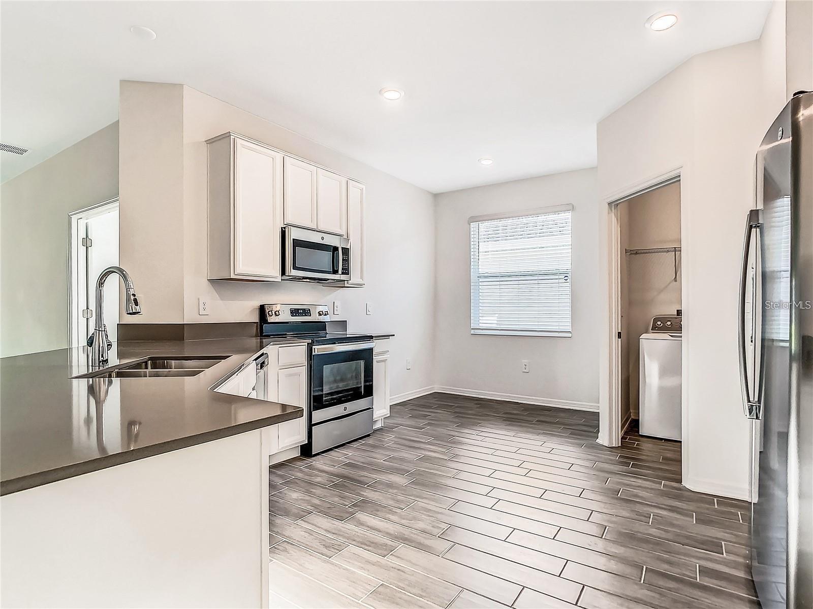 Image 11 of 32 For 664 Tanaro Lane