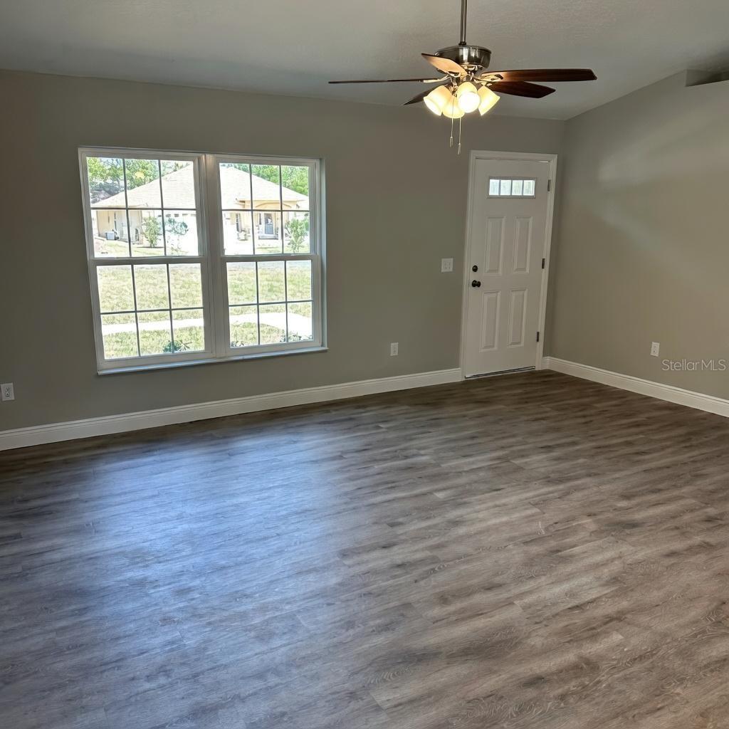 Image 3 of 12 For 1522 Barlow Place