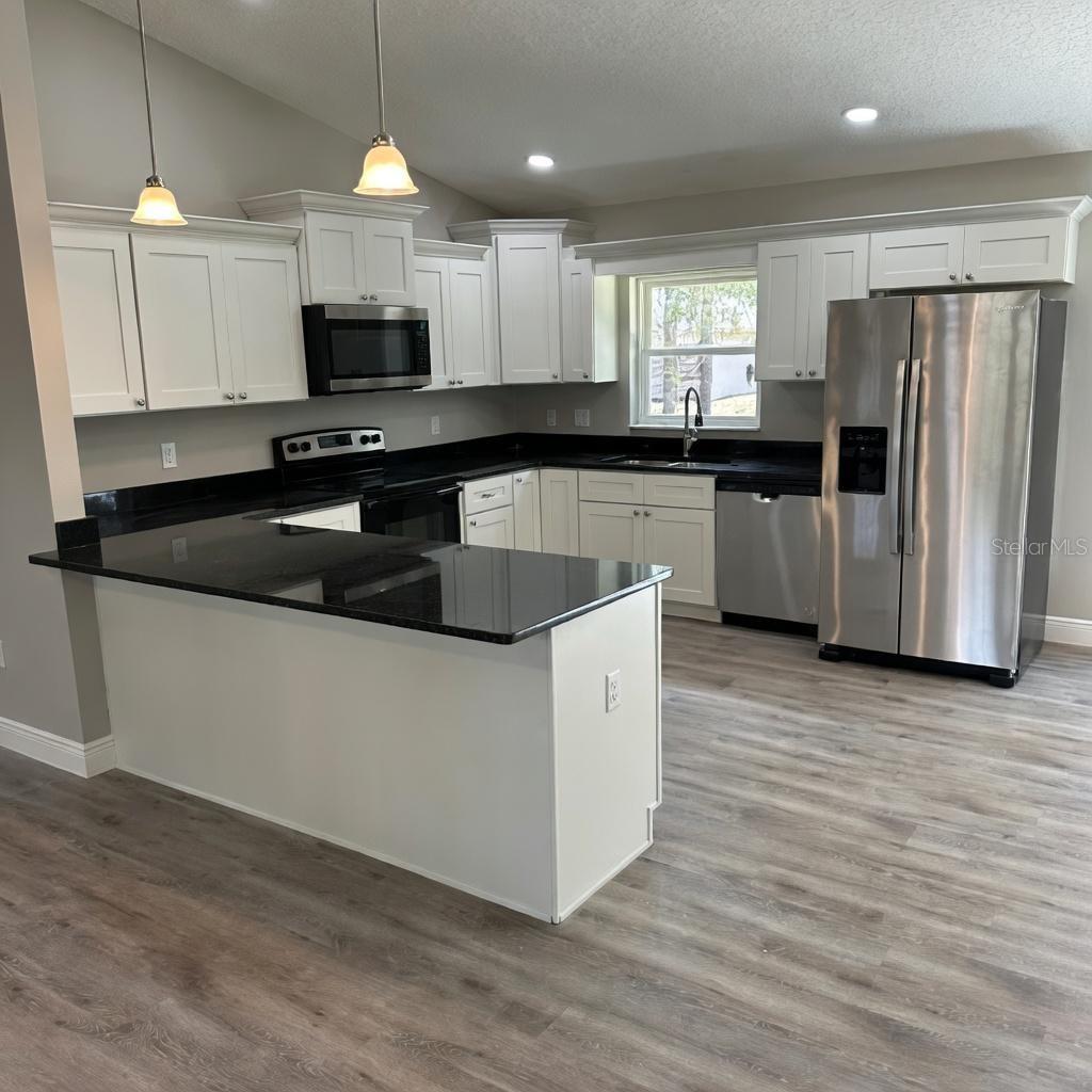 Image 5 of 12 For 1522 Barlow Place