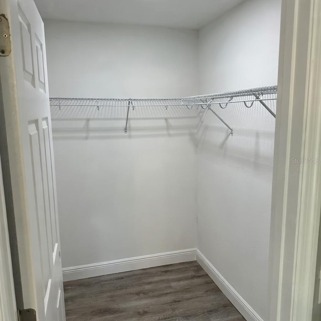 Image 7 of 12 For 1522 Barlow Place