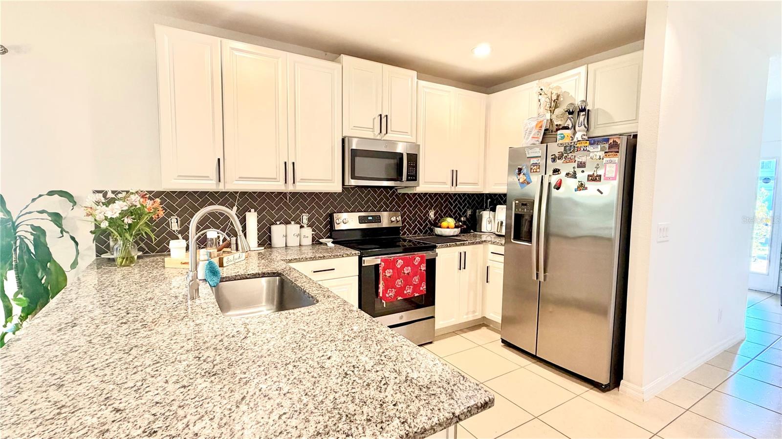 Image 3 of 18 For 5003 Royal Point Avenue