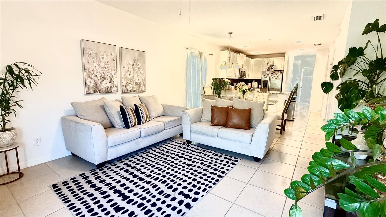 Image 4 of 18 For 5003 Royal Point Avenue