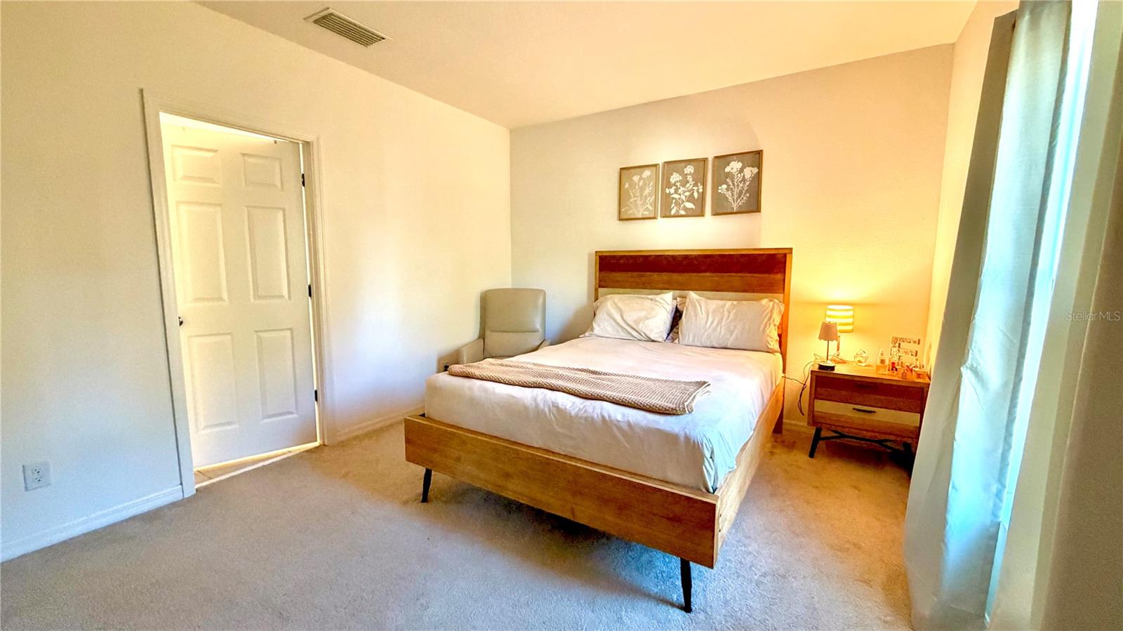 Image 6 of 18 For 5003 Royal Point Avenue