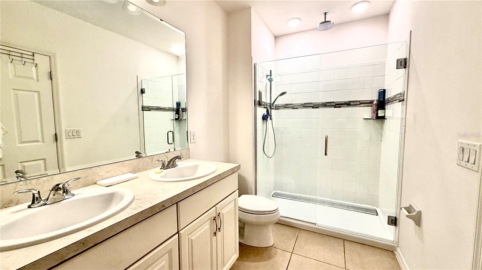 Image 7 of 18 For 5003 Royal Point Avenue