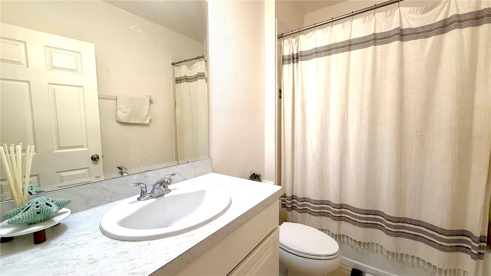 Image 9 of 18 For 5003 Royal Point Avenue