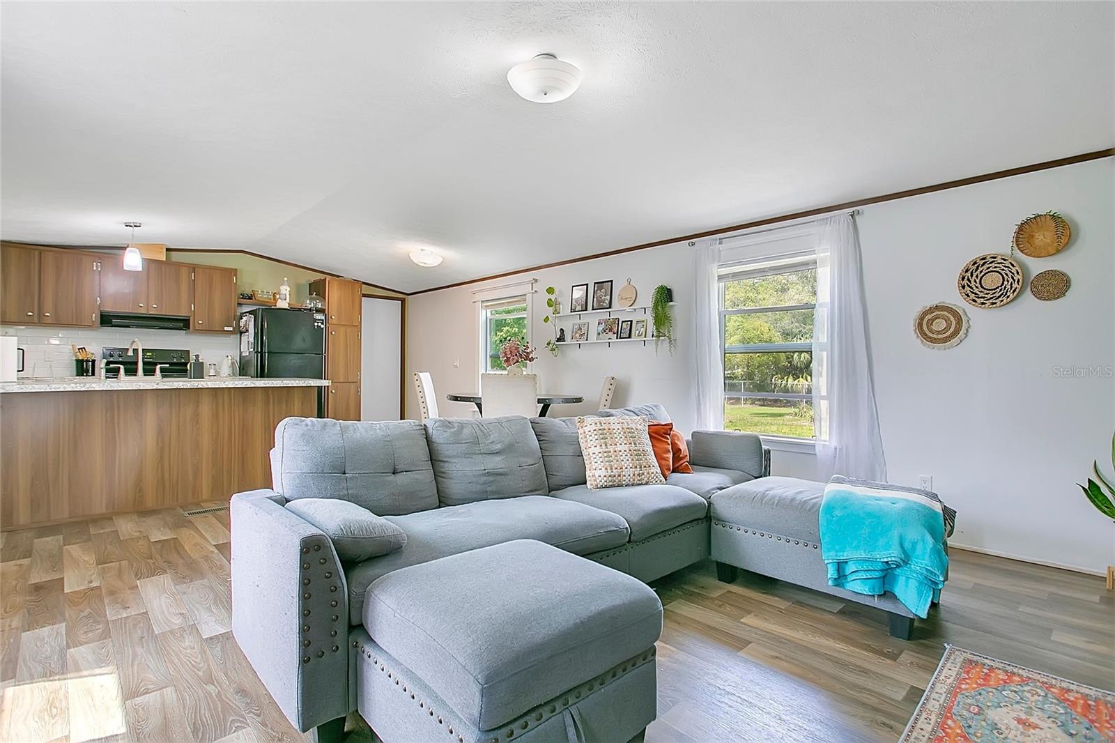 Image 2 of 30 For 25117 Antler