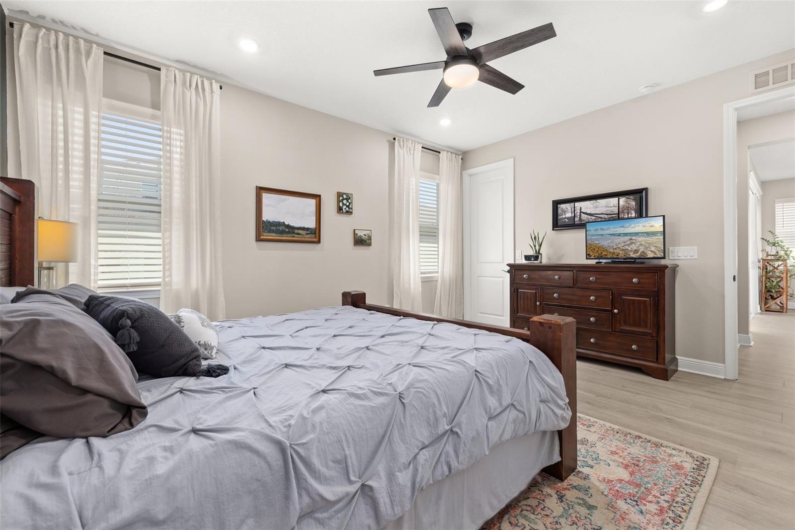 Image 17 of 56 For 4542 Lions Gate Avenue