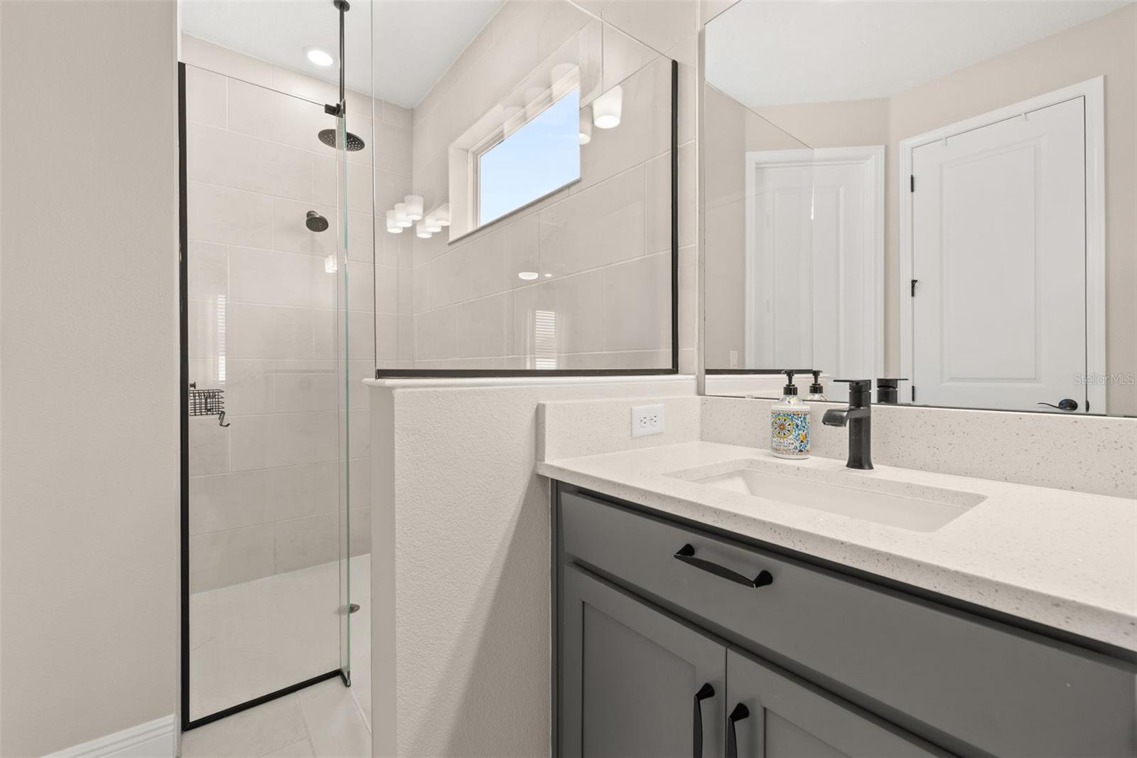 Image 20 of 56 For 4542 Lions Gate Avenue