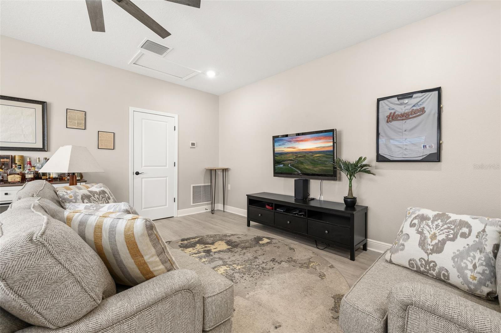 Image 35 of 56 For 4542 Lions Gate Avenue