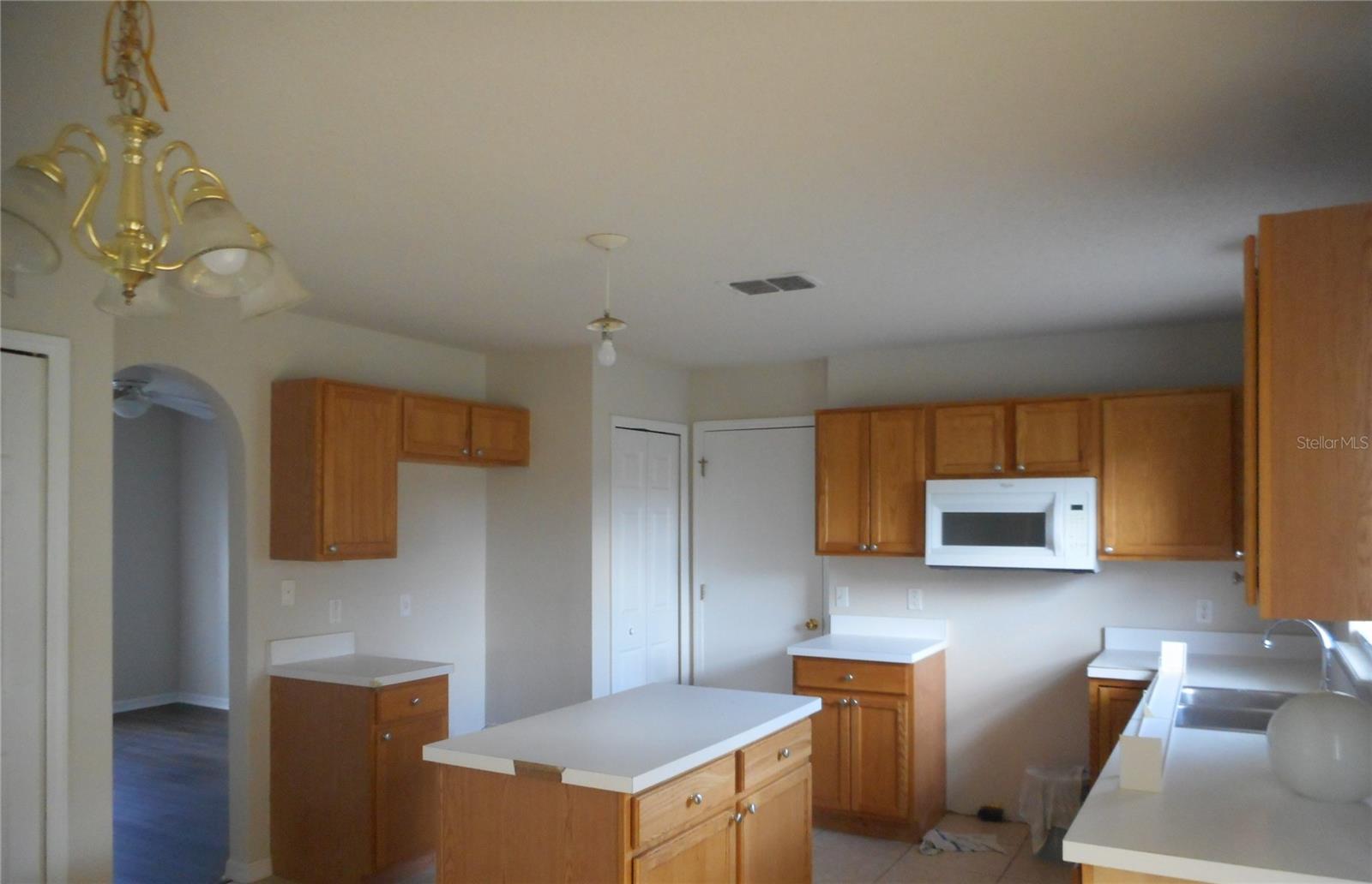 Image 7 of 12 For 950 Derbyshire Drive