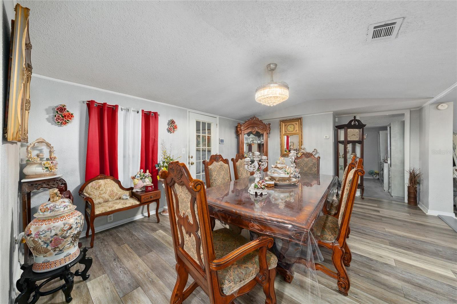 Image 11 of 38 For 2605 Island Oaks E