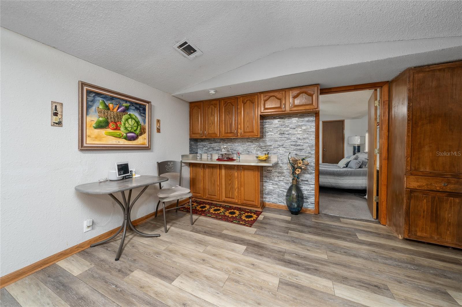 Image 15 of 38 For 2605 Island Oaks E